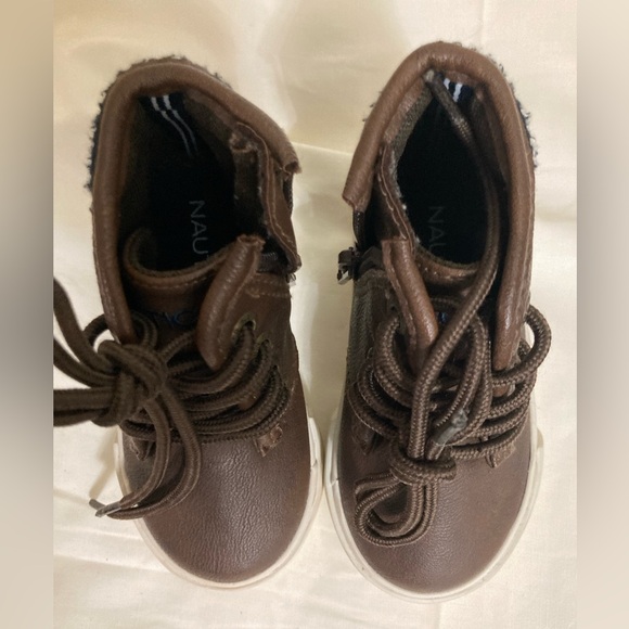 Toddlers NAUTICA High Top Sneakers / Booties Size 5T EUC - Picture 3 of 7